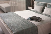 Salon dekorative Dežman - Izdelovanje zaves po meri, izdelava, prti po meri, zavese, roloji, senčila, karnise, blazine, pregrinjala, prti, nadprti, tekači, namizni pogrinjki, tekstilne in PVC talne obloge, preproge, predpražniki, vreče za sedenje, svetovanje, oblazinjanje pohištva, šivanje, polaganje talnih oblog