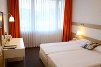 Salon dekorative Dežman - Zavese, roloji, senčila, karnise, blazine, pregrinjala, prti, nadprti, tekači, namizni pogrinjki, tekstilne in PVC talne obloge, preproge, predpražniki, vreče za sedenje, svetovanje, oblazinjanje pohi&scaron;tva, &scaron;ivanje, polaganje talnih oblog