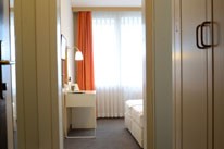 Salon dekorative Dežman - Zavese, roloji, senčila, karnise, blazine, pregrinjala, prti, nadprti, tekači, namizni pogrinjki, tekstilne in PVC talne obloge, preproge, predpražniki, vreče za sedenje, svetovanje, oblazinjanje pohi&scaron;tva, &scaron;ivanje, polaganje talnih oblog