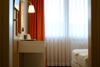 Salon dekorative Dežman - Zavese, roloji, senčila, karnise, blazine, pregrinjala, prti, nadprti, tekači, namizni pogrinjki, tekstilne in PVC talne obloge, preproge, predpražniki, vreče za sedenje, svetovanje, oblazinjanje pohi&scaron;tva, &scaron;ivanje, polaganje talnih oblog