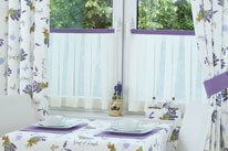 Salon dekorative Dežman - Izdelovanje zaves po meri, izdelava, prti po meri, zavese, roloji, senčila, karnise, blazine, pregrinjala, prti, nadprti, tekači, namizni pogrinjki, tekstilne in PVC talne obloge, preproge, predpražniki, vreče za sedenje, svetovanje, oblazinjanje pohištva, šivanje, polaganje talnih oblog